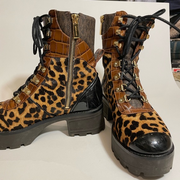 Michael Kors Khloe Lug Sole Combat Boot in sz 7.5US - Picture 5 of 14